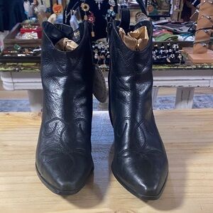 Elegant Black Leather Ankle Boots. Size 7 But Fot Like a Size 6